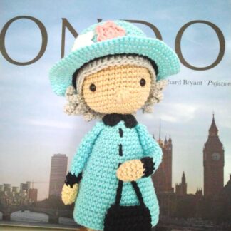 Bambola ad uncinetto Regina Elisabetta
